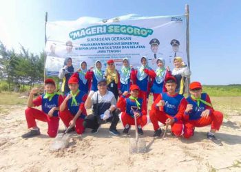 Tanam Mangrove, SMPN 2 Pancur Rembang Ikuti Peringatan Hari Lingkungan Hidup