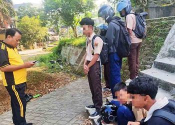 Pelajar Salatiga Nongkrong di Makam Saat Jam Pelajaran Diamankan Polisi