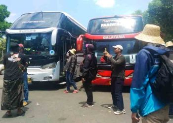 Warga Pati Berangkat ke Jakarta dengan 10 Bus, Akan Demo KPK Besok Siang