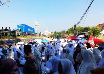 Gelar Doa Bersama, Ribuan Warga Kendal Minta Tanggul Kali Bodri Segera Diperbaiki
