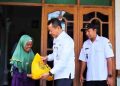 Bupati Kudus Serahkan Bantuan ke Korban Angin Puting Beliung di Undaan 19 Bupati Kudus Serahkan Bantuan ke Korban Angin Puting Beliung di Undaan