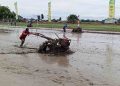 20 Petani Ikuti Lomba Balap Traktor di Pekalongan, Sambut Musim Tanam Ketiga 17 20 Petani Ikuti Lomba Balap Traktor di Pekalongan, Sambut Musim Tanam Ketiga