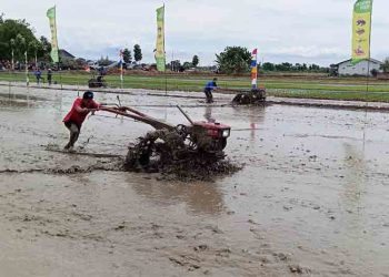 20 Petani Ikuti Lomba Balap Traktor di Pekalongan, Sambut Musim Tanam Ketiga