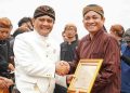Kota Pekalongan Raih Penghargaan Kota Terbaik II dari Gubernur Jateng 18 Kota Pekalongan Raih Penghargaan Kota Terbaik II dari Gubernur Jateng