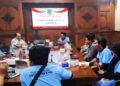 PKL Salatiga Protes Kebijakan Larangan Berjualan di Alun-alun Pancasila 15 PKL Salatiga Protes Kebijakan Larangan Berjualan di Alun-alun Pancasila