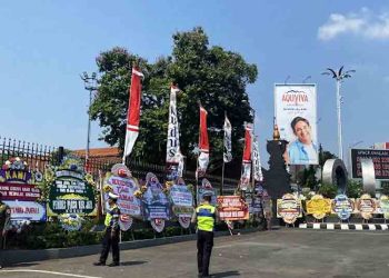 Karangan Bunga Kudus Damai Penuhi Kantor Bupati, Sam’ani: Saya Terharu