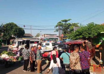 12 Pedagang di Pasar Lasem Rembang Ditertibkan Akibat Langgar Jam Operasional 6 12 Pedagang di Pasar Lasem Rembang Ditertibkan Akibat Langgar Jam Operasional