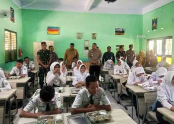 Wabup Hanies Tinjau Langsung Distribusi MBG untuk Pelajar di Rembang