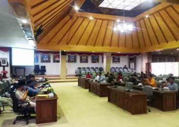 Fokus Tangani Limbah, Warga Rembang Desak Pabrik Ikan Berhenti Beroperasi Sementara