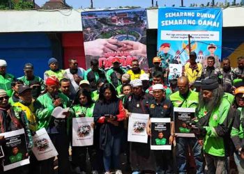 Gelar Doa untuk Affan Kurniawan, Ratusan Ojol di Semarang Desak Polri Tindak Pelaku 7 Gelar Doa untuk Affan Kurniawan, Ratusan Ojol di Semarang Desak Polri Tindak Pelaku