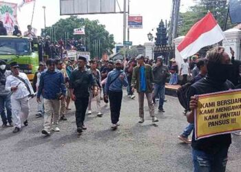 Demo di Pati, Massa Desak DPRD Menuntaskan Kerja Pansus Hak Angket