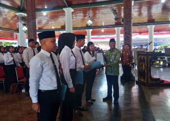 Bupati Rembang Serahkan SK Pengangkatan PPPK ke 1.466 Orang 4 Bupati Rembang Serahkan SK Pengangkatan PPPK ke 1.466 Orang