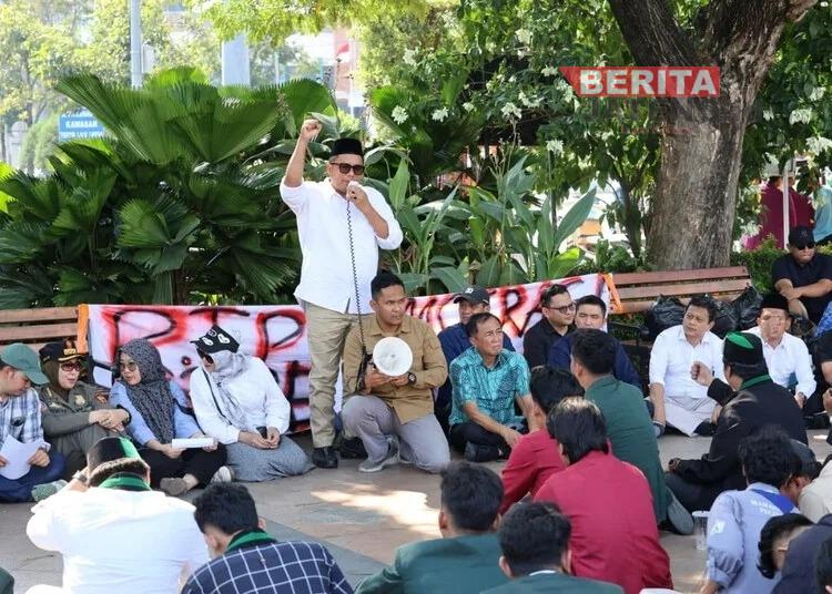 Tunjangan Rumah Pimpinan DPRD Jateng Dihapus, Mohammad Saleh: Komitmen untuk Masyarakat 2 20251018 193829 0000
