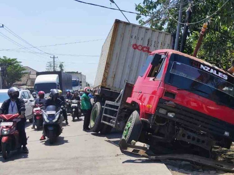 Tiga Kendaraan Alami Kecelakaan Beruntun di Demak, Ini Kronologinya