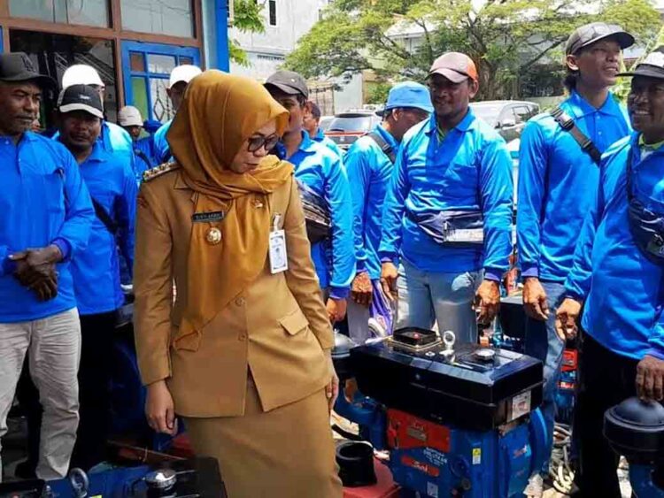 Bupati Eisti'anah Serahkan Bantuan 39 Mesin Perahu ke Nelayan Demak 1 Bupati Eisti’anah Serahkan Bantuan 39 Mesin Perahu ke Nelayan Demak