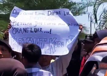Warga Bumiharjo Demak Gelar Aksi Tolak Perangkat Desa dari Luar
