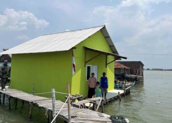 Warga Terdampak Rob di Demak Mulai Tempati Rumah Apung dari Pemprov Jateng