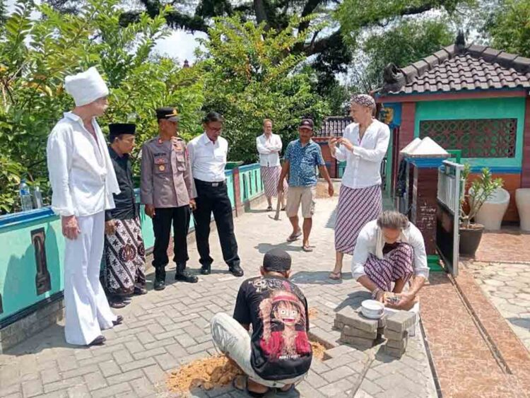 Makam Ki Ageng Selo Grobogan Dikunjungi Wisatawan Asing Belanda dan Swedia