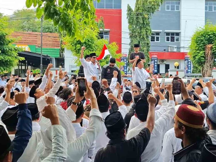 Ratusan Santri Datangi KPID Jateng, Bawa 5 Tuntutan Soal Tayangan Trans7 1 Ratusan Santri Datangi KPID Jateng, Bawa 5 Tuntutan Soal Tayangan Trans7