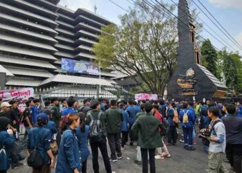Ratusan Mahasiswa Semarang Minta Evaluasi Kinerja Satu Tahun Prabowo 8 Ratusan Mahasiswa Semarang Minta Evaluasi Kinerja Satu Tahun Prabowo