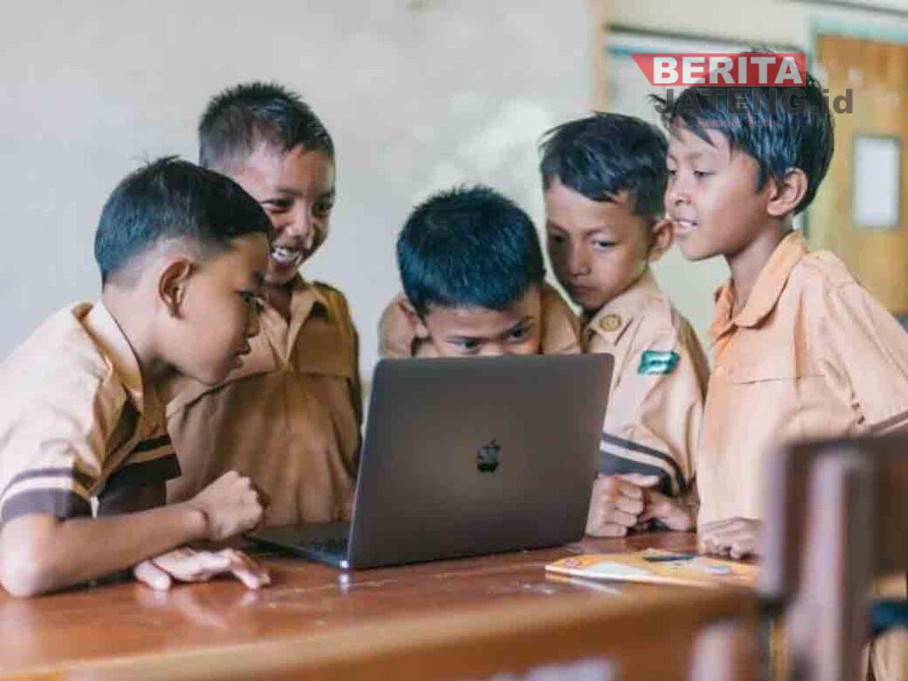 Waka DPRD Jateng Dorong Integrasi Kurikulum Literasi Digital Bagi Siswa 2 Jateng1 9
