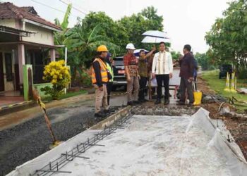 Jalan Perbatasan Jepara-Demak di 3 Desa Dibeton dengan Dana Rp5,87 Miliar 4 Jalan Perbatasan Jepara-Demak di 3 Desa Dibeton dengan Dana Rp5,87 Miliar