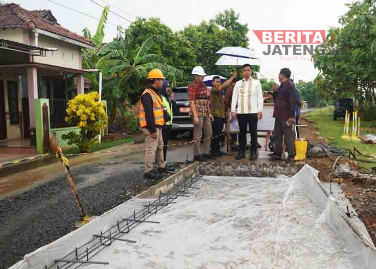 Jalan Perbatasan Jepara-Demak di 3 Desa Dibeton dengan Dana Rp5,87 Miliar 1 Jalan Perbatasan Jepara-Demak di 3 Desa Dibeton dengan Dana Rp5,87 Miliar