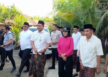 Kunjungi Kendal, Wagub Jateng Minta Santri Jaga Kebersihan Pesantren Lewat Ro'an 6 Kunjungi Kendal, Wagub Jateng Minta Santri Jaga Kebersihan Pesantren Lewat Ro’an