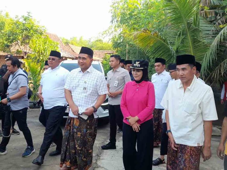 Kunjungi Kendal, Wagub Jateng Minta Santri Jaga Kebersihan Pesantren Lewat Ro'an 1 Kunjungi Kendal, Wagub Jateng Minta Santri Jaga Kebersihan Pesantren Lewat Ro’an