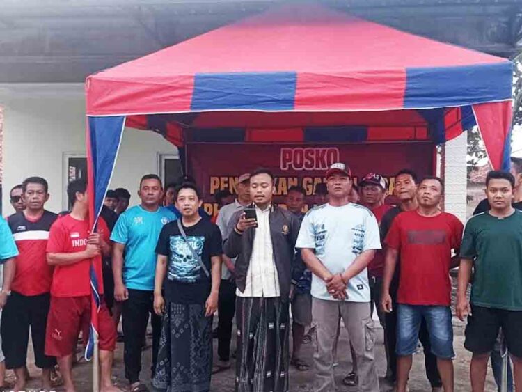 Warga Tunggulsari Kendal Dirikan Posko Tolak Tambang dan Kawal Pemeriksaan Kades 1 Warga Tunggulsari Kendal Dirikan Posko Tolak Tambang dan Kawal Pemeriksaan Kades