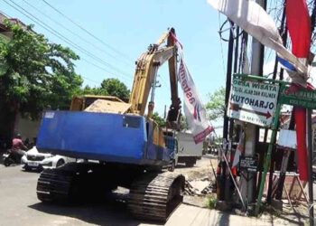 Perbaikan Jalan Kaliwungu Kendal Dimulai, Anggarannya Rp23 Miliar 4 Perbaikan Jalan Kaliwungu Kendal Dimulai, Anggarannya Rp23 Miliar