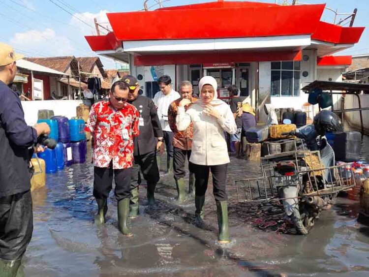 Stafsus Wapres Kunjungi SPBN Bandengan Kendal, Respon Keluhan Nelayan 1 Stafsus Wapres Kunjungi SPBN Bandengan Kendal, Respon Keluhan Nelayan
