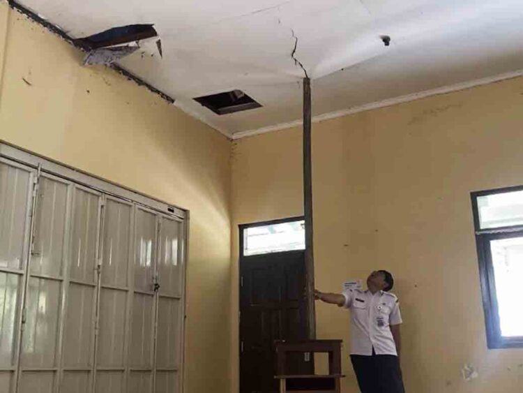 Perbaikan Atap Kelas SDN Terangmas Masuk Prioritas Pemkab Kudus 1 Perbaikan Atap Kelas SDN Terangmas Masuk Prioritas Pemkab Kudus