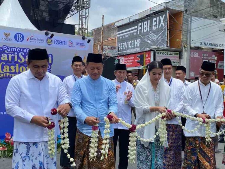 Perayaan Hari Santri Pemprov Jateng Dipusatkan di Kudus, Ini Rangkaian Acaranya 1 Perayaan Hari Santri Pemprov Jateng Dipusatkan di Kudus, Ini Rangkaian Acaranya