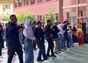 Kunjungi Kudus, Mendikdasmen Abdul Mu’ti Meriahkan Gerakan Pagi Ceria di Sekolah
