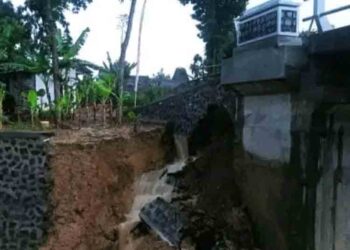 Proyek Jembatan Rp1,8 Miliar di Pati Ambrol Sebelum Diresmikan, Ini Penyebabnya 5 Proyek Jembatan Rp1,8 Miliar di Pati Ambrol Sebelum Diresmikan, Ini Penyebabnya