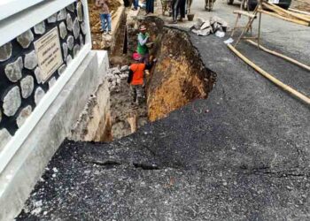 Warga Kecewa Proyek Jembatan di Pati Ambrol Sebelum Diresmikan 4 Warga Kecewa Proyek Jembatan di Pati Ambrol Sebelum Diresmikan
