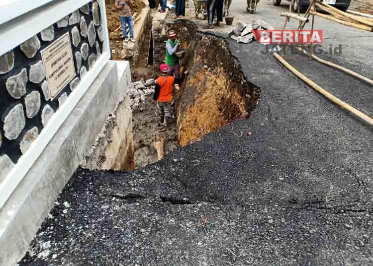 Warga Kecewa Proyek Jembatan di Pati Ambrol Sebelum Diresmikan 1 Warga Kecewa Proyek Jembatan di Pati Ambrol Sebelum Diresmikan