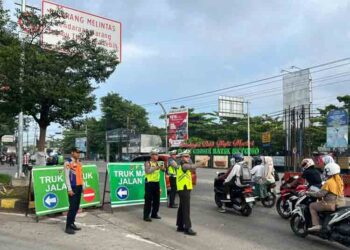 Truk Sumbu Tiga Mulai Dilarang Melintas di Wilayah Perkotaan Pekalongan 5 Truk Sumbu Tiga Mulai Dilarang Melintas di Wilayah Perkotaan Pekalongan