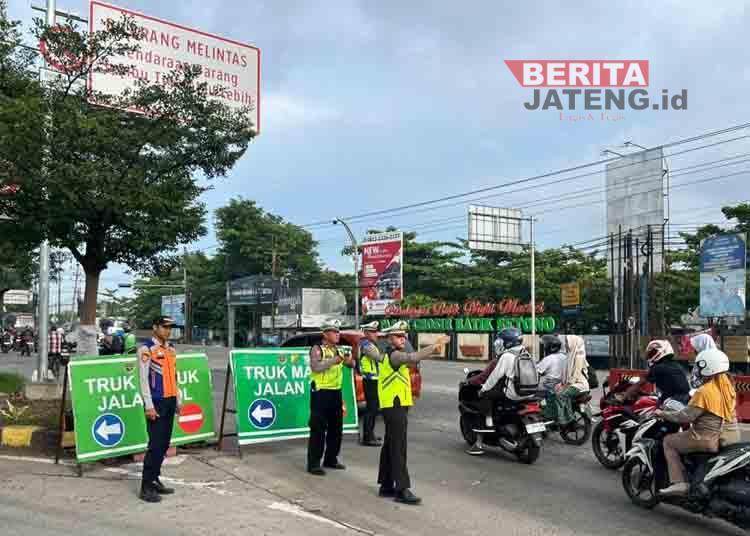 Truk Sumbu Tiga Mulai Dilarang Melintas di Wilayah Perkotaan Pekalongan 1 Truk Sumbu Tiga Mulai Dilarang Melintas di Wilayah Perkotaan Pekalongan