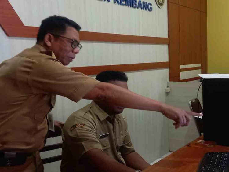 DinsosPPKB Rembang Terapkan DTSEN, 102.501 Orang Tak Lagi dapat Bansos 1 DinsosPPKB Rembang Terapkan DTSEN, 102.501 Orang Tak Lagi dapat Bansos