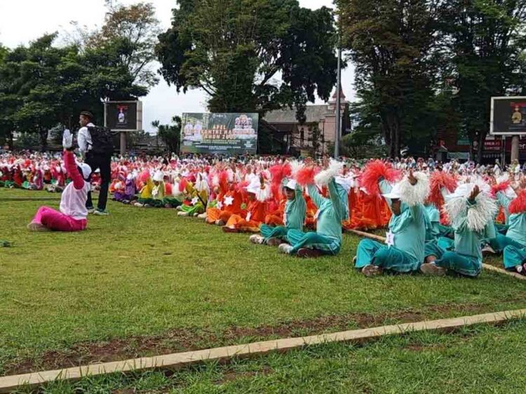 2.320 Siswa RA-TK Salatiga Tampil Membaca Asmaul Husna di Peringatan Hari Santri 1 2.320 Siswa RA-TK Salatiga Tampil Membaca Asmaul Husna di Peringatan Hari Santri