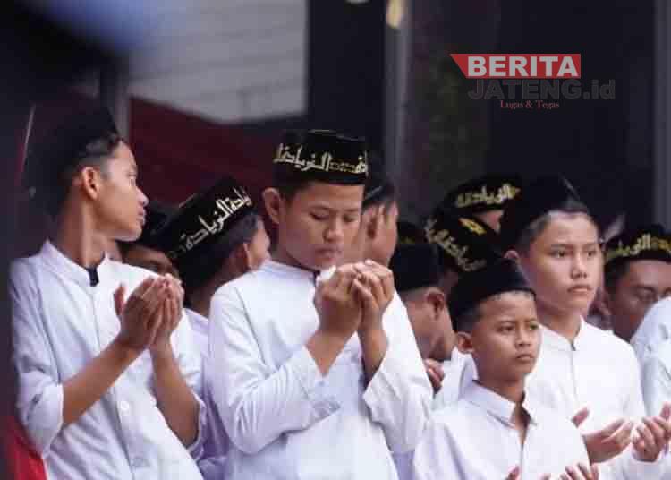 Mohammad Saleh Apresiasi Program Beasiswa untuk Santri di Jateng 2 Semarang 14