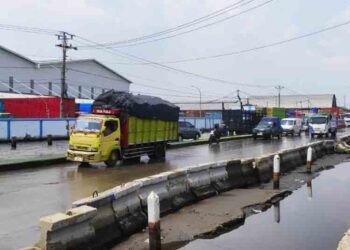 Banjir di Sayung Demak Berangsur Surut, Arus Lalu Lintas Mulai Lancar