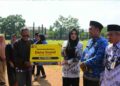 Apresiasi Pendidik, Bupati Pekalongan Serahkan Bantuan di Momen HGN 15 Apresiasi Pendidik, Bupati Pekalongan Serahkan Bantuan di Momen HGN