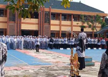Momen HUT PGRI, Guru Pekalongan Diminta Capai Standar Profesional 
