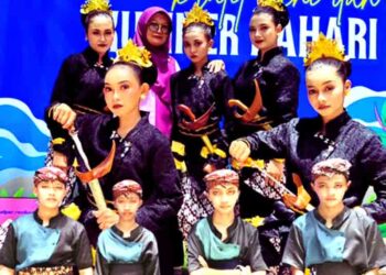 SMPN 2 Satu Atap Sluke Bawakan 2 Tarian di Festival Kreatif Seni Rembang