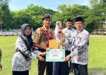 SMPN 1 Rembang Beri Apresiasi ke Siswa Berprestasi dan Guru Berdedikasi