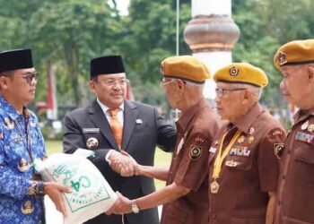 Hari Pahlawan, Walkot Salatiga Beri Penghargaan dan Sembako ke Veteran