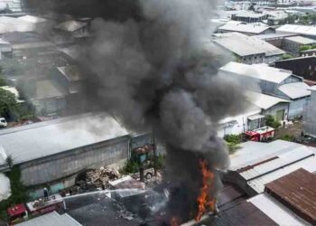 Pabrik Vulkanisir Ban di Semarang Kebakaran, Satu Pekerja Terluka